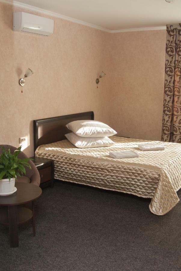 Veles Hotel Brovary Eksteriør billede